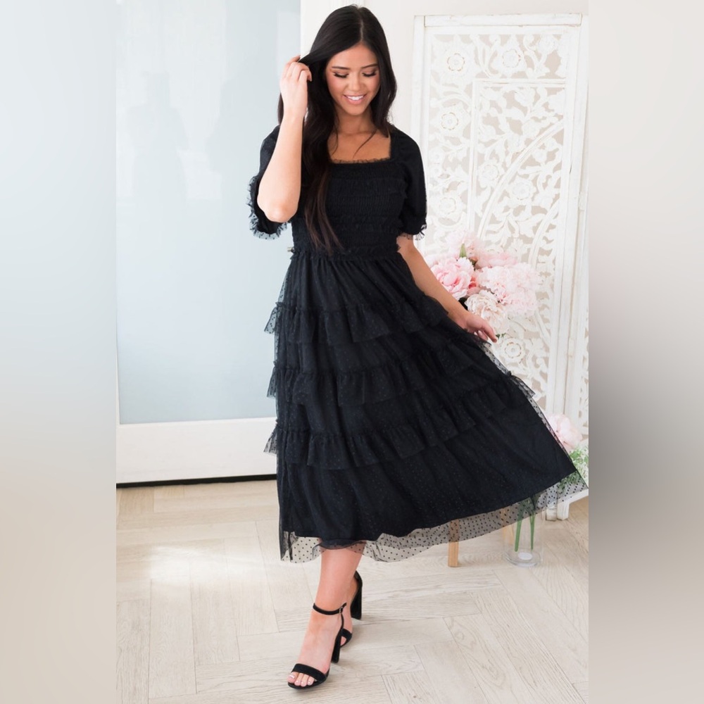 Tiered Smocked midi Dress - Black